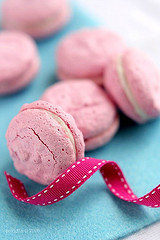 macaroon: www.flickr.com/photos/49832308@N00/2554929711 French Macaroon