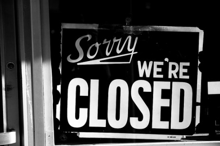 Closed sign: www.flickr.com/photos/83011757@N00/61969725 Restaurants and patrons are feeling an unmistakable pinch during the recession.