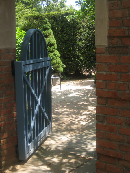 Gate